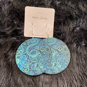 Medium size fashion earrings